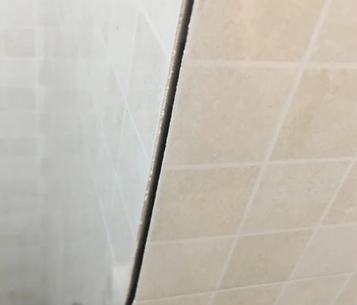 上海瓷砖空鼓维修公司分享阳台瓷砖脱落的修复过程可以分为以下几个步骤